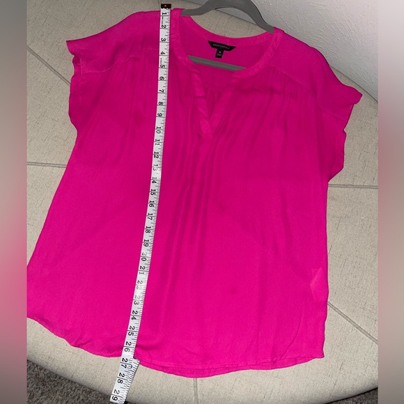 Banana Republic Loose Fitting Split Neck Blouse - Picture 5 of 5